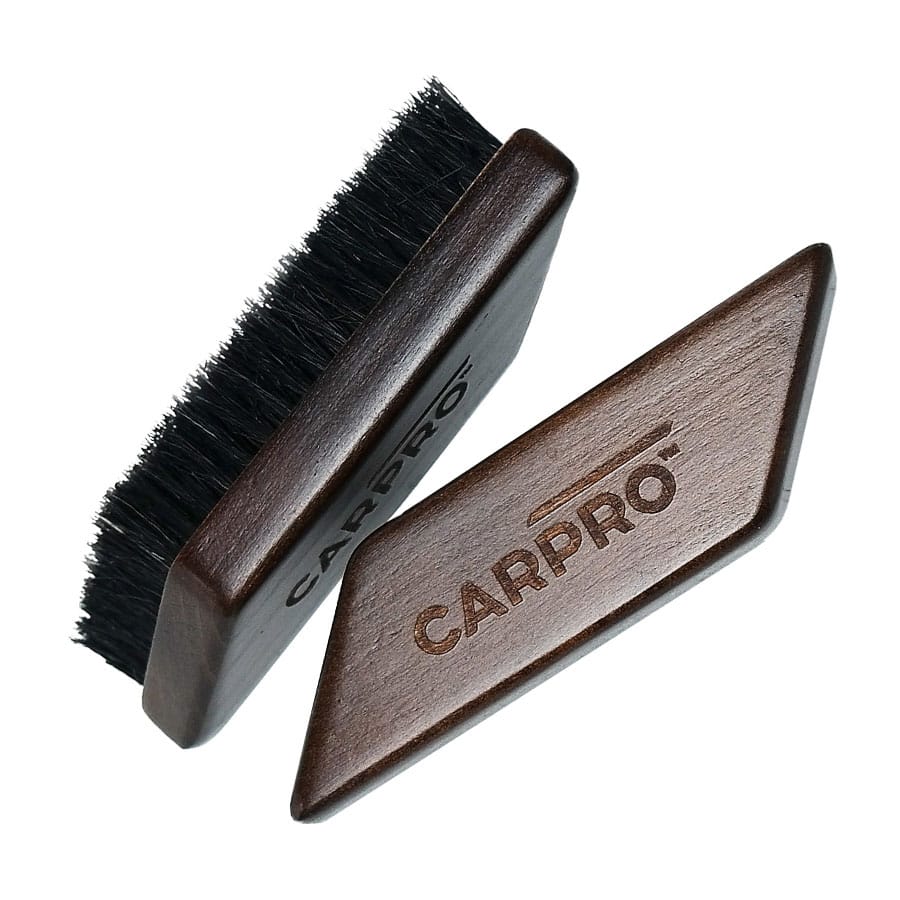 CarPro Leather and Fabric Brush - szczotka do skór i tapicerki materiałowej 1 CarPro Leather and Fabric Brush - szczotka do skór i tapicerki materiałowej