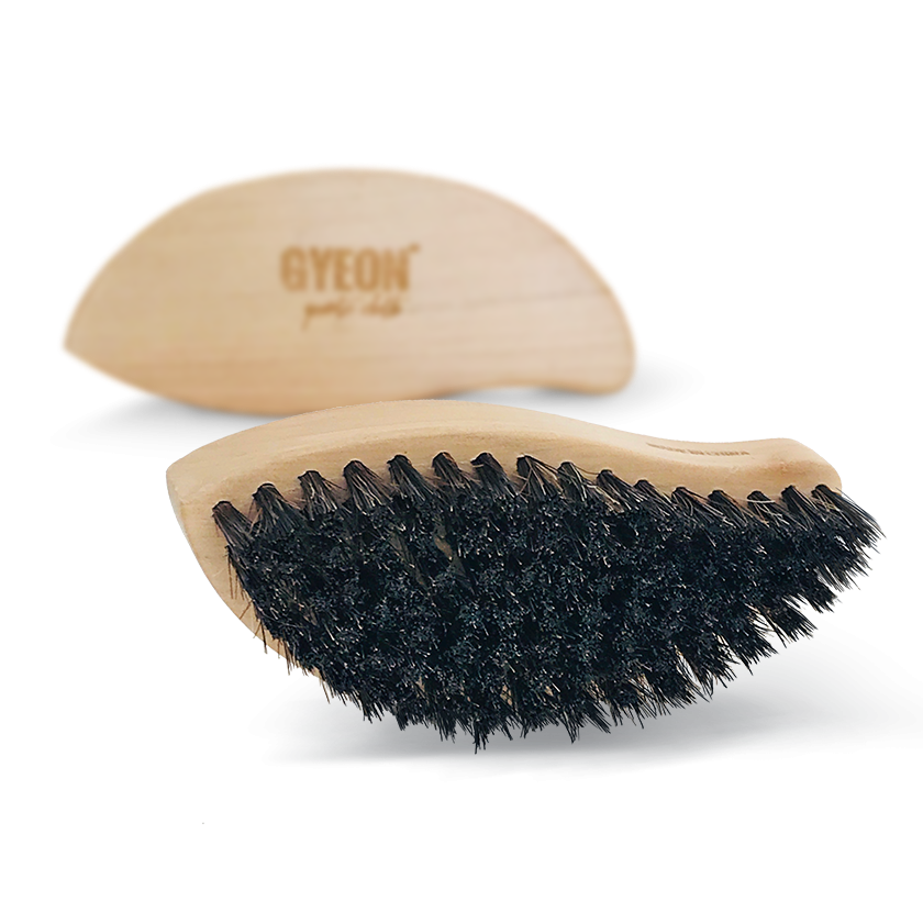 Gyeon Q2M LeatherBrush - szczoteczka do czyszczenia skóry 1 Gyeon Q2M LeatherBrush - szczoteczka do czyszczenia skóry